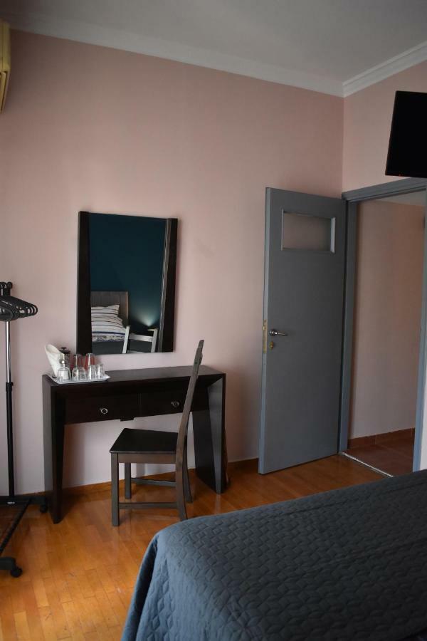 Katzen Room By The Metro Athens Exterior photo